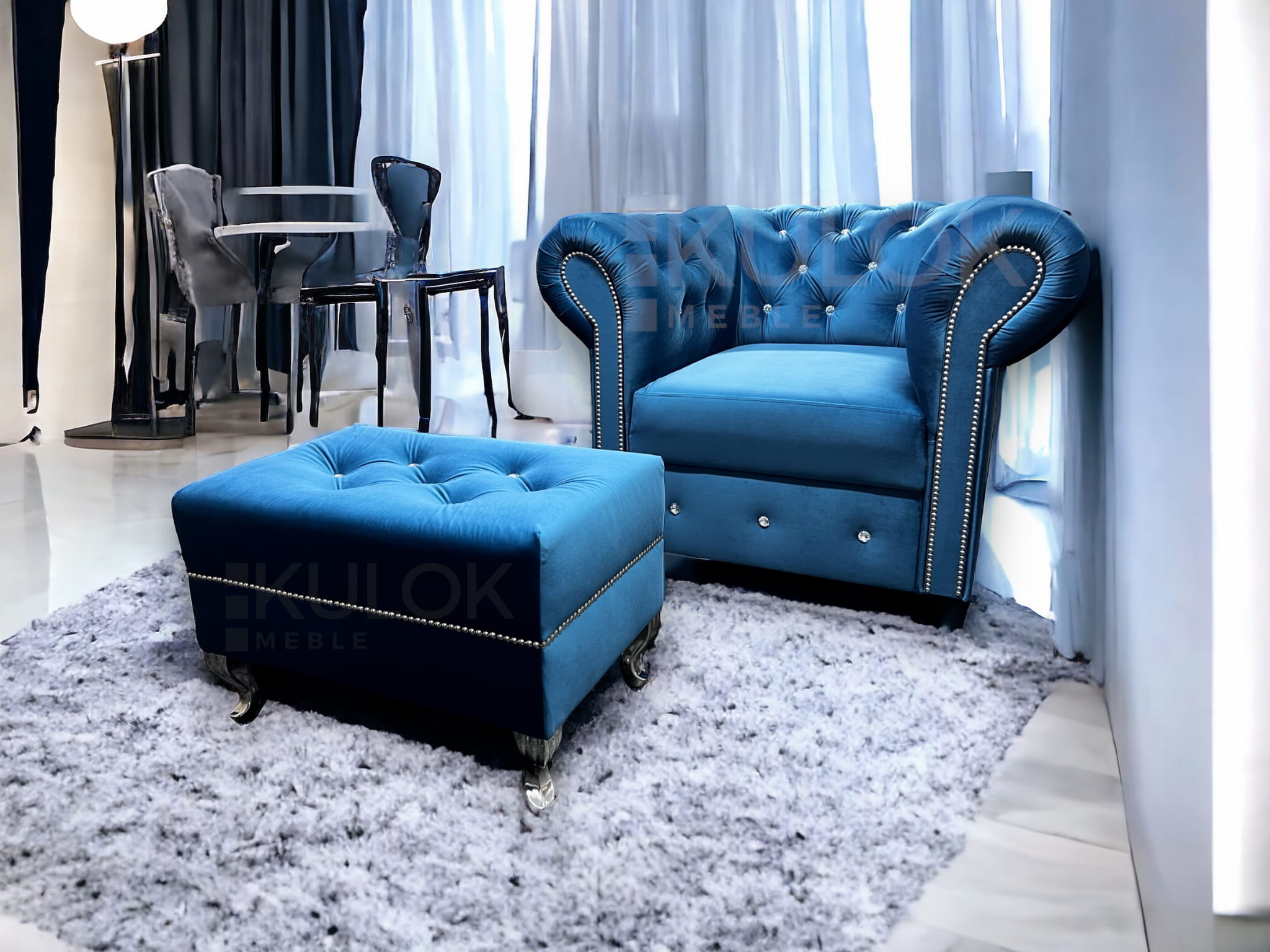 Komplet wypoczynkowy fotel z podnóżkiem pufa chesterfield z kryształkami glamour niebieski magic velvet 2203